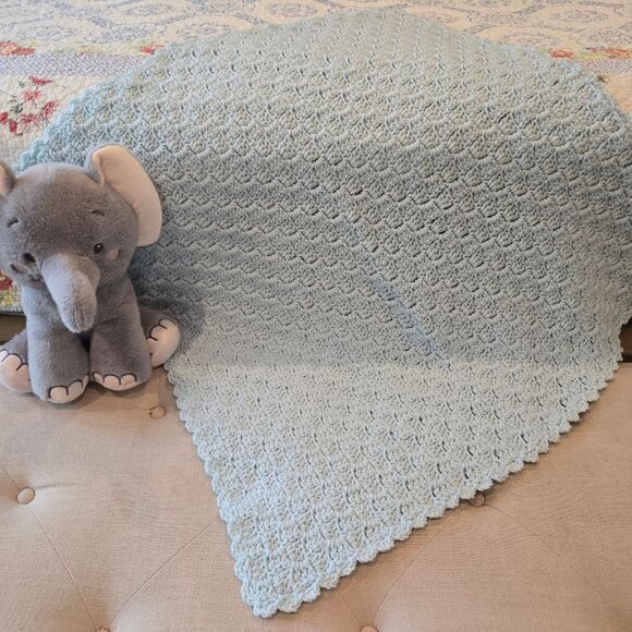 NEW ICE BLUE BABY BLANKET NEWBORN 30 X 30 INCHES Corner To Corner Pattern - Picture 7 of 7